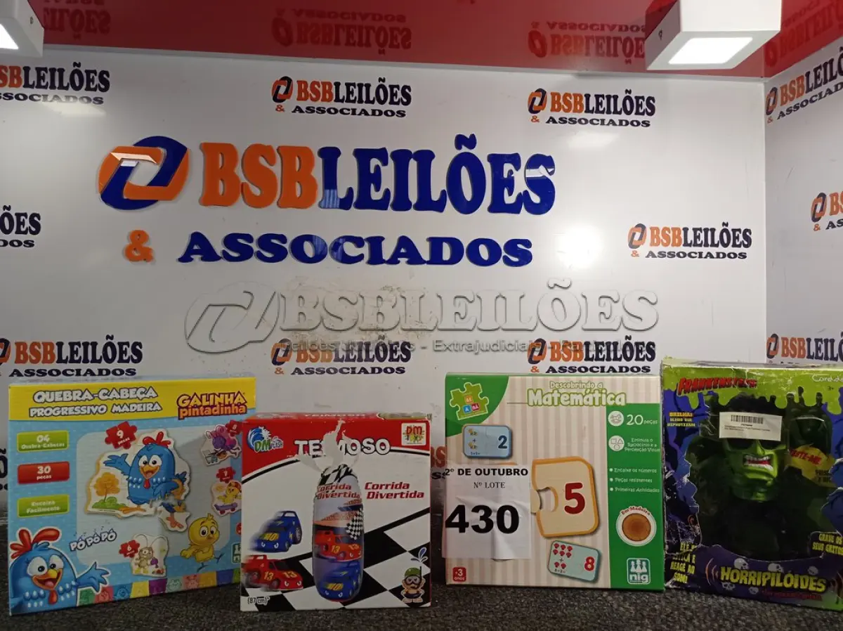 LOTE 430 - 01 BONECO HORRIPILOIDE, 01 JOGO DESCOBRINDO A MATEMÁTICA, 01 BONECO TEIMOSO CORRIDA DIVERTIDA E 01 QUEBRA-CABEÇA DA GALINHA PINTADINHA. (NO ESTADO) ATENÇÃO! FAZER A VISITAÇÃO ANTES DE ARREMATAR, NÃO SABEMOS SE FUNCIONA. LEILÃO NÃO TEM GARANTIA E NEM DEVOLUÇÃO, SUJEITO A POSSÍVEIS AVARIAS VISÍVEIS/OCULTAS E/OU AUSÊNCIA DE COMPONENTES.