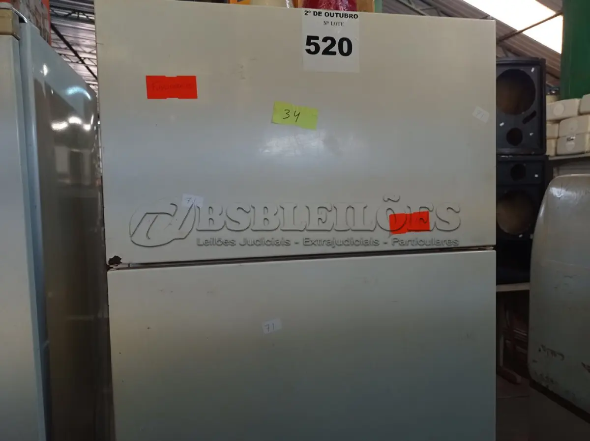 LOTE 520 - 01 GELADEIRA MARCA BRASTEMP 220V. (NO ESTADO) ATENÇÃO! FAZER A VISITAÇÃO ANTES DE ARREMATAR, NÃO SABEMOS SE FUNCIONA. LEILÃO NÃO TEM GARANTIA E NEM DEVOLUÇÃO, SUJEITO A POSSÍVEIS AVARIAS VISÍVEIS/OCULTAS E/OU AUSÊNCIA DE COMPONENTES.