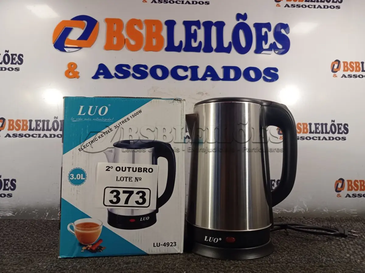 LOTE 373 - 01 JARRA ELÉTRICA 3 LITROS 220V. (NO ESTADO) ATENÇÃO! FAZER A VISITAÇÃO ANTES DE ARREMATAR, NÃO SABEMOS SE FUNCIONA. LEILÃO NÃO TEM GARANTIA E NEM DEVOLUÇÃO, SUJEITO A POSSÍVEIS AVARIAS VISÍVEIS/OCULTAS E/OU AUSÊNCIA DE COMPONENTES.