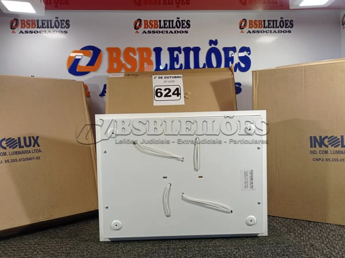 LOTE 624 - 03 PLAFONS DE SOBREPOR 40X30 INCOLUSTRE. (NO ESTADO) ATENÇÃO! FAZER A VISITAÇÃO ANTES DE ARREMATAR, NÃO SABEMOS SE FUNCIONA. LEILÃO NÃO TEM GARANTIA E NEM DEVOLUÇÃO, SUJEITO A POSSÍVEIS AVARIAS VISÍVEIS/OCULTAS E/OU AUSÊNCIA DE COMPONENTES.