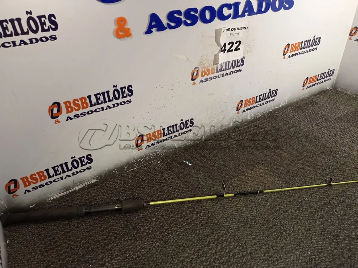 LOTE 422 - 01 VARA DE PESCA PEQUENA. (NO ESTADO) ATENÇÃO! FAZER A VISITAÇÃO ANTES DE ARREMATAR, NÃO SABEMOS SE FUNCIONA. LEILÃO NÃO TEM GARANTIA E NEM DEVOLUÇÃO, SUJEITO A POSSÍVEIS AVARIAS VISÍVEIS/OCULTAS E/OU AUSÊNCIA DE COMPONENTES.