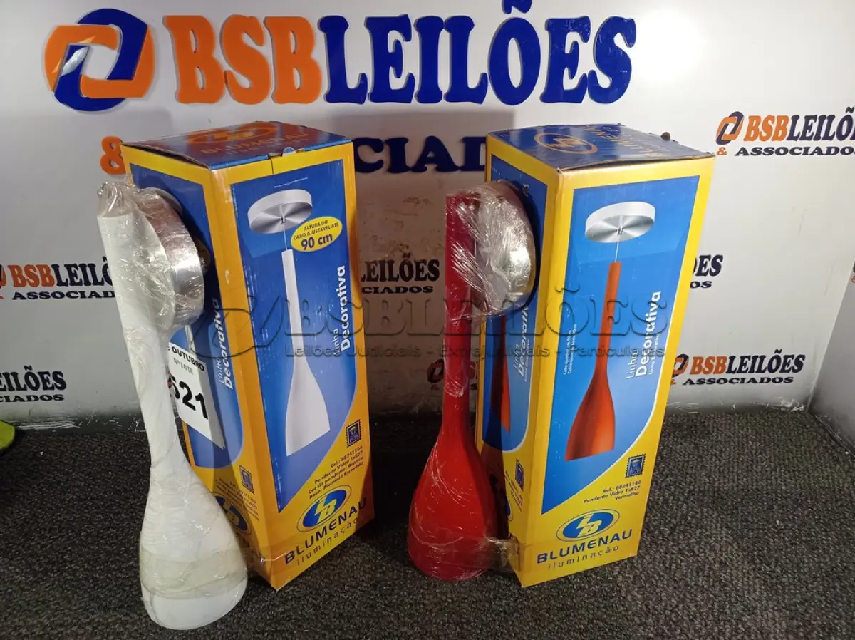 LOTE 521 - 02 PENDENTES DE VIDRO 1XE27. (NO ESTADO) ATENÇÃO! FAZER A VISITAÇÃO ANTES DE ARREMATAR, NÃO SABEMOS SE FUNCIONA. LEILÃO NÃO TEM GARANTIA E NEM DEVOLUÇÃO, SUJEITO A POSSÍVEIS AVARIAS VISÍVEIS/OCULTAS E/OU AUSÊNCIA DE COMPONENTES.