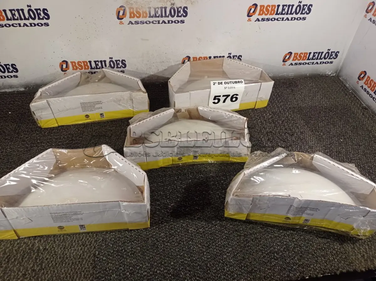 LOTE 576 - 04 ARANDELAS 30CM. (NO ESTADO) ATENÇÃO! FAZER A VISITAÇÃO ANTES DE ARREMATAR, NÃO SABEMOS SE FUNCIONA. LEILÃO NÃO TEM GARANTIA E NEM DEVOLUÇÃO, SUJEITO A POSSÍVEIS AVARIAS VISÍVEIS/OCULTAS E/OU AUSÊNCIA DE COMPONENTES.