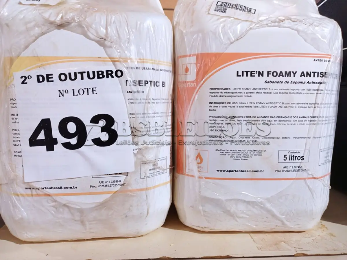 LOTE 493 - 20 LITROS DE SABONETE DE ESPUMA ANTISSÉPTICO. (NO ESTADO) ATENÇÃO! FAZER A VISITAÇÃO ANTES DE ARREMATAR, NÃO SABEMOS SE FUNCIONA. LEILÃO NÃO TEM GARANTIA E NEM DEVOLUÇÃO, SUJEITO A POSSÍVEIS AVARIAS VISÍVEIS/OCULTAS E/OU AUSÊNCIA DE COMPONENTES.