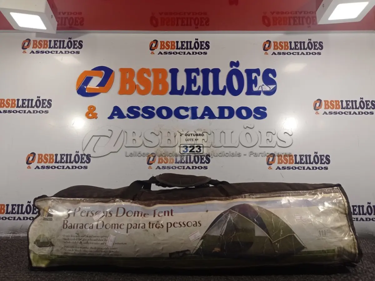 LOTE 323 - 01 BARRACA DE CAMPING MODELO IGLU PARA 03 PESSOAS. (NO ESTADO) ATENÇÃO! FAZER A VISITAÇÃO ANTES DE ARREMATAR, NÃO SABEMOS SE FUNCIONA. LEILÃO NÃO TEM GARANTIA E NEM DEVOLUÇÃO, SUJEITO A POSSÍVEIS AVARIAS VISÍVEIS/OCULTAS E/OU AUSÊNCIA DE COMPONENTES.