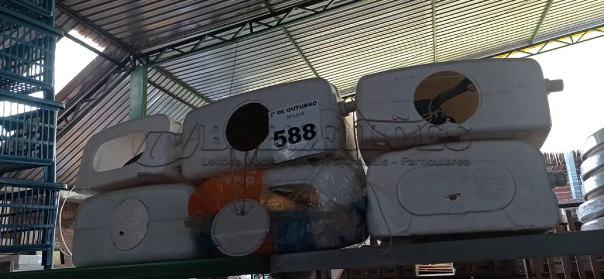 LOTE 588 - 06 CAIXAS DE DESCARGA MARCAS E MODELOS DIVERSOS. (NO ESTADO) ATENÇÃO! FAZER A VISITAÇÃO ANTES DE ARREMATAR, NÃO SABEMOS SE FUNCIONA. LEILÃO NÃO TEM GARANTIA E NEM DEVOLUÇÃO, SUJEITO A POSSÍVEIS AVARIAS VISÍVEIS/OCULTAS E/OU AUSÊNCIA DE COMPONENTES.