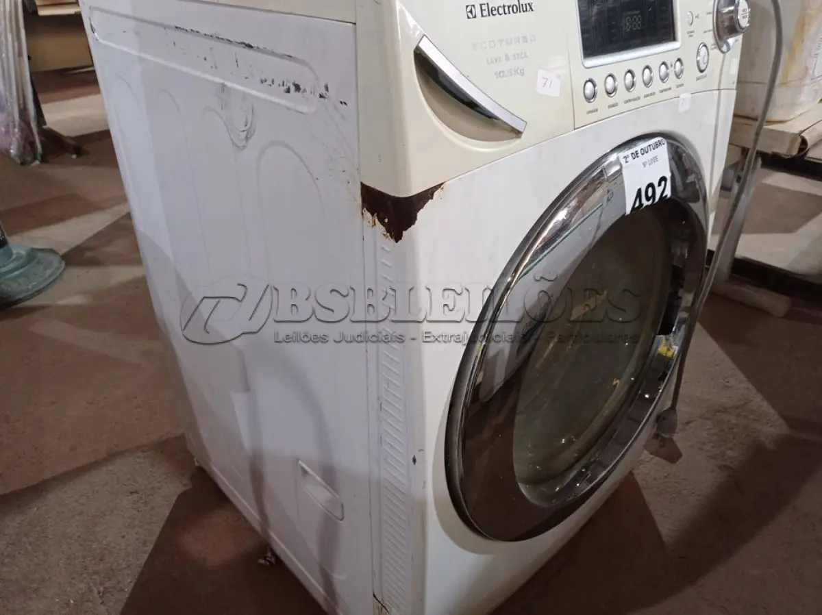 LOTE 492 - 01 LAVA SECA MARCA ELECTROLUX CAPACIDADE 10.5KG. (NO ESTADO) ATENÇÃO! FAZER A VISITAÇÃO ANTES DE ARREMATAR, NÃO SABEMOS SE FUNCIONA. LEILÃO NÃO TEM GARANTIA E NEM DEVOLUÇÃO, SUJEITO A POSSÍVEIS AVARIAS VISÍVEIS/OCULTAS E/OU AUSÊNCIA DE COMPONENTES.