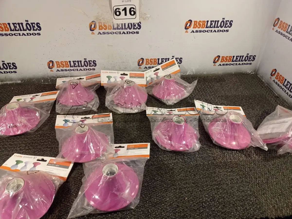 LOTE 616 - 10 PLAFONIER PVC 1XE27. (NO ESTADO) ATENÇÃO! FAZER A VISITAÇÃO ANTES DE ARREMATAR, NÃO SABEMOS SE FUNCIONA. LEILÃO NÃO TEM GARANTIA E NEM DEVOLUÇÃO, SUJEITO A POSSÍVEIS AVARIAS VISÍVEIS/OCULTAS E/OU AUSÊNCIA DE COMPONENTES.
