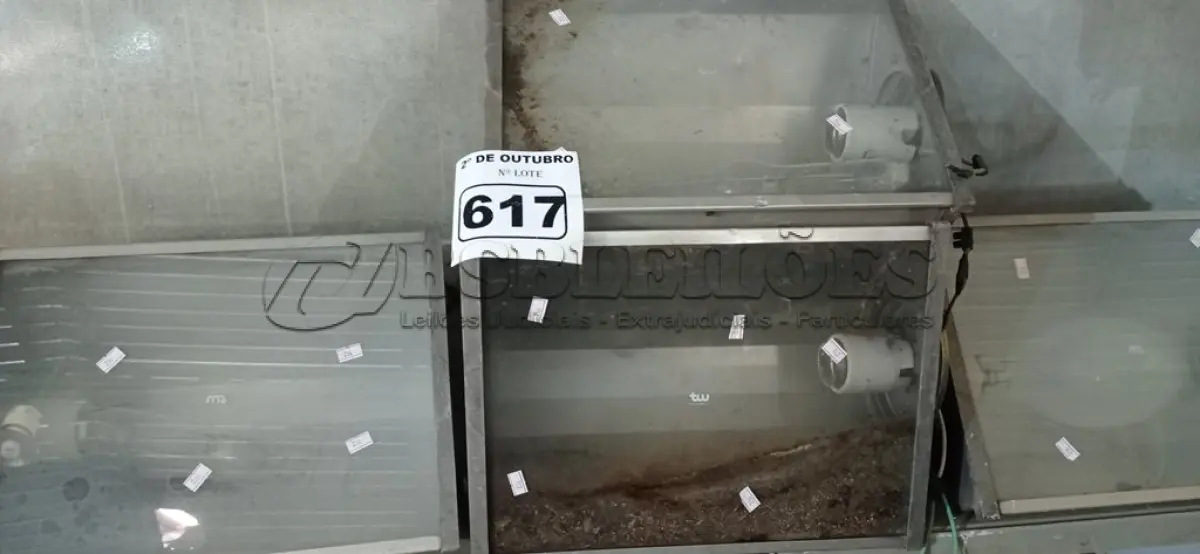 LOTE 617 - 04 LUMINÁRIAS DE PÁTIO. (NO ESTADO) ATENÇÃO! FAZER A VISITAÇÃO ANTES DE ARREMATAR, NÃO SABEMOS SE FUNCIONA. LEILÃO NÃO TEM GARANTIA E NEM DEVOLUÇÃO, SUJEITO A POSSÍVEIS AVARIAS VISÍVEIS/OCULTAS E/OU AUSÊNCIA DE COMPONENTES.