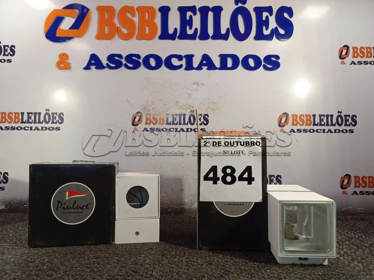 LOTE 484 - 05 ARANDELAS PIOLUCE. (NO ESTADO) ATENÇÃO! FAZER A VISITAÇÃO ANTES DE ARREMATAR, NÃO SABEMOS SE FUNCIONA. LEILÃO NÃO TEM GARANTIA E NEM DEVOLUÇÃO, SUJEITO A POSSÍVEIS AVARIAS VISÍVEIS/OCULTAS E/OU AUSÊNCIA DE COMPONENTES.