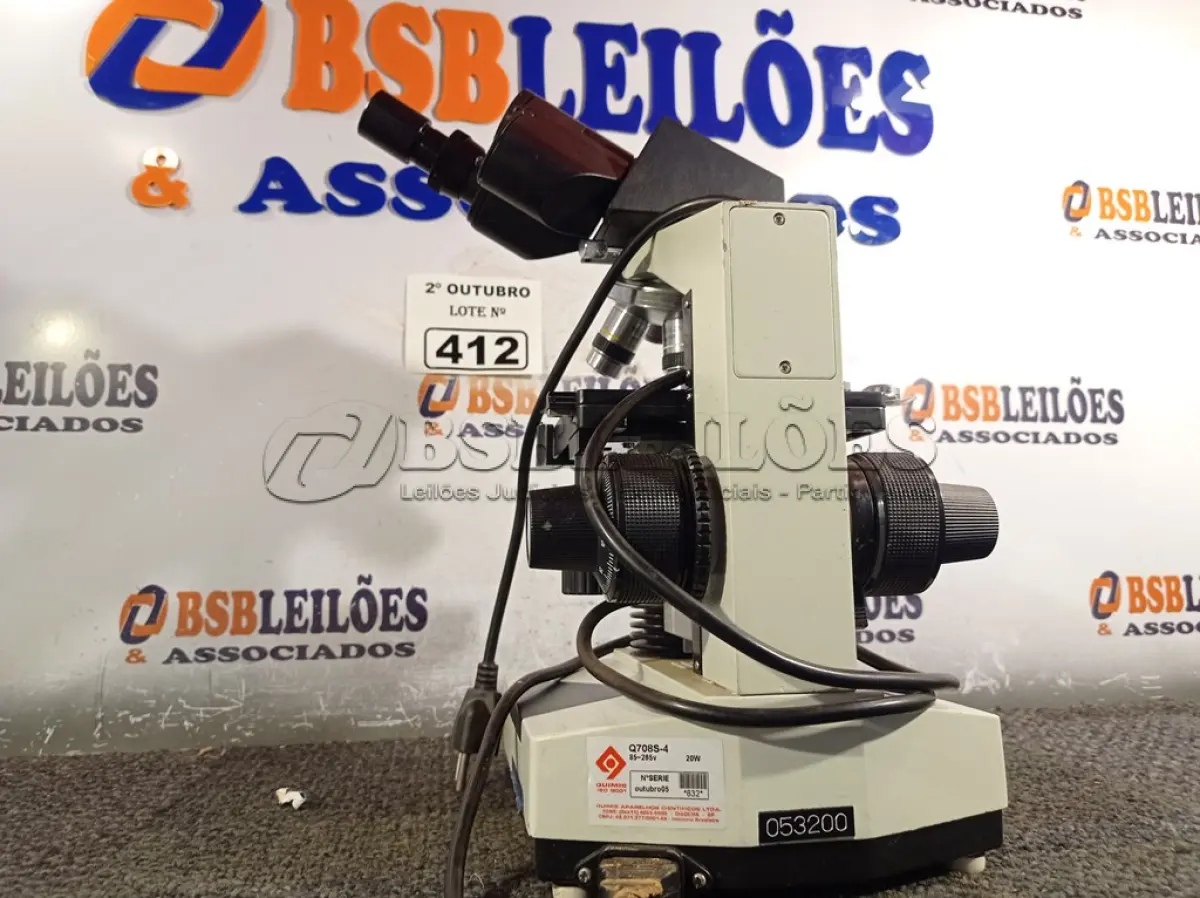 LOTE 412 - 01 MICROSCÓPIO. (NO ESTADO) ATENÇÃO! FAZER A VISITAÇÃO ANTES DE ARREMATAR, NÃO SABEMOS SE FUNCIONA. LEILÃO NÃO TEM GARANTIA E NEM DEVOLUÇÃO, SUJEITO A POSSÍVEIS AVARIAS VISÍVEIS/OCULTAS E/OU AUSÊNCIA DE COMPONENTES.