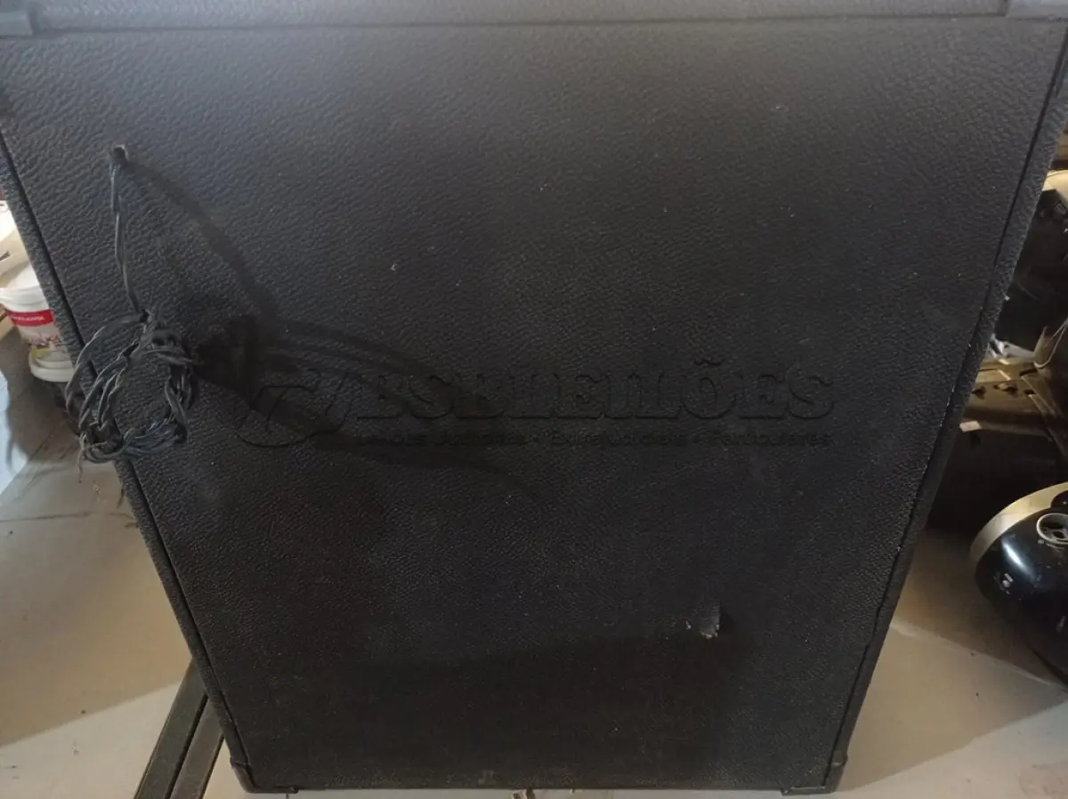 LOTE 353 - 01 CAIXA AMPLIFICADA ONEAL COM 300. (NO ESTADO) ATENÇÃO! FAZER A VISITAÇÃO ANTES DE ARREMATAR, NÃO SABEMOS SE FUNCIONA. LEILÃO NÃO TEM GARANTIA E NEM DEVOLUÇÃO, SUJEITO A POSSÍVEIS AVARIAS VISÍVEIS/OCULTAS E/OU AUSÊNCIA DE COMPONENTES.
