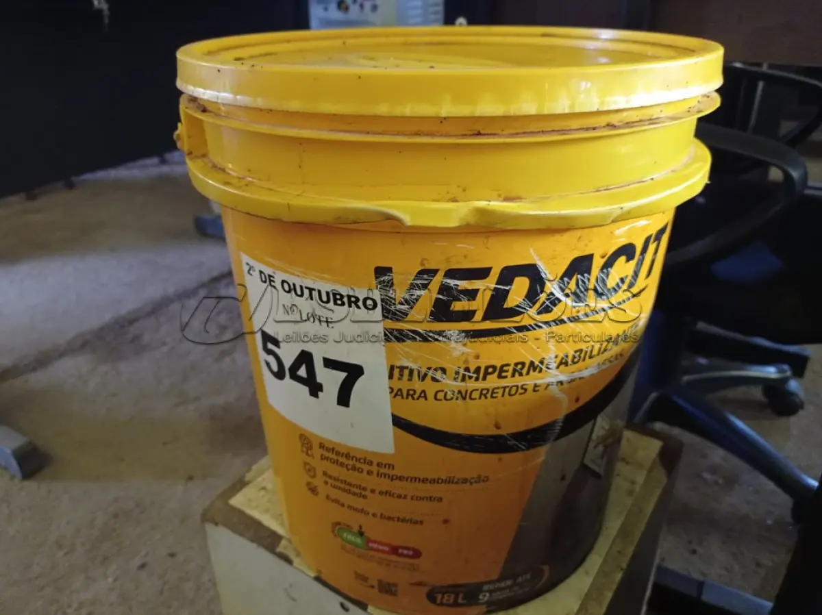 LOTE 547 - 01 BALDE DE VEDACIT, ADITIVO IMPERMEABILIZANTE PARA CONCRETOS E ARGAMASSAS 18L. (NO ESTADO) ATENÇÃO! FAZER A VISITAÇÃO ANTES DE ARREMATAR, NÃO SABEMOS SE FUNCIONA. LEILÃO NÃO TEM GARANTIA E NEM DEVOLUÇÃO, SUJEITO A POSSÍVEIS AVARIAS VISÍVEIS/OCULTAS E/OU AUSÊNCIA DE COMPONENTES.
