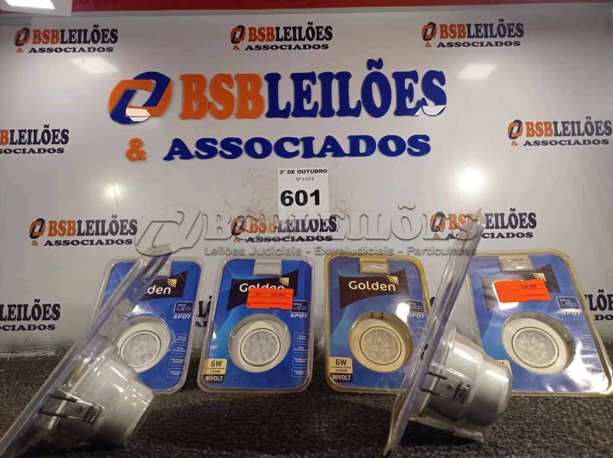 LOTE 601 - 06 SPOTS COMPLETO 6W LED REDONDO 3000K GOLDEN. (NO ESTADO) ATENÇÃO! FAZER A VISITAÇÃO ANTES DE ARREMATAR, NÃO SABEMOS SE FUNCIONA. LEILÃO NÃO TEM GARANTIA E NEM DEVOLUÇÃO, SUJEITO A POSSÍVEIS AVARIAS VISÍVEIS/OCULTAS E/OU AUSÊNCIA DE COMPONENTES.