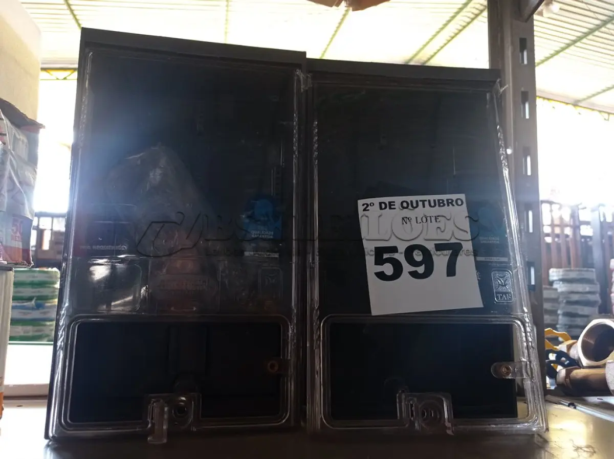 LOTE 597 - 02 CAIXAS PARA RELÓGIO MEDIDOR DE ENERGIA. (NO ESTADO) ATENÇÃO! FAZER A VISITAÇÃO ANTES DE ARREMATAR, NÃO SABEMOS SE FUNCIONA. LEILÃO NÃO TEM GARANTIA E NEM DEVOLUÇÃO, SUJEITO A POSSÍVEIS AVARIAS VISÍVEIS/OCULTAS E/OU AUSÊNCIA DE COMPONENTES.