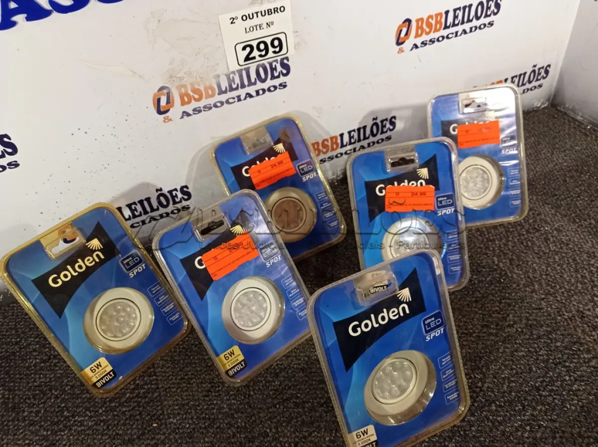 LOTE 299 - 06 SPOTS COMPLETO 6W LED REDONDO 3000K GOLDEN. (NO ESTADO) ATENÇÃO! FAZER A VISITAÇÃO ANTES DE ARREMATAR, NÃO SABEMOS SE FUNCIONA. LEILÃO NÃO TEM GARANTIA E NEM DEVOLUÇÃO, SUJEITO A POSSÍVEIS AVARIAS VISÍVEIS/OCULTAS E/OU AUSÊNCIA DE COMPONENTES.