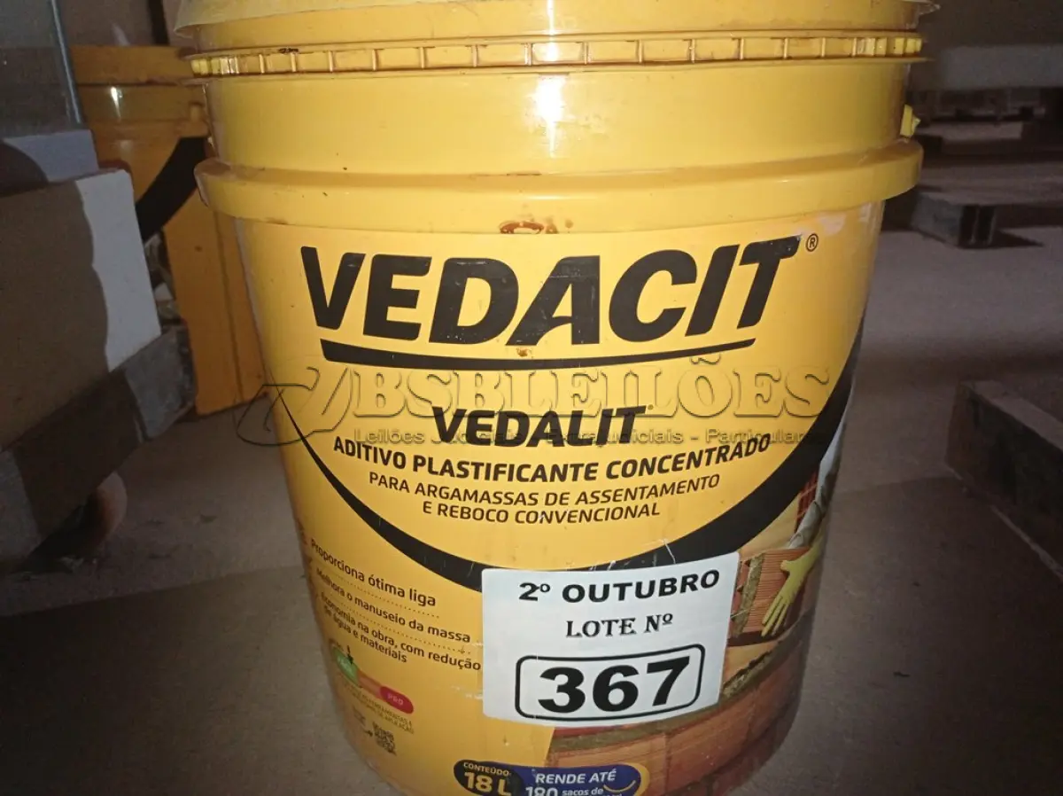 LOTE 367 - 01 BALDE DE VEDALIT, ADITIVO PLASTIFICANTE CONCENTRADO PARA ARGAMASSA DE ASSENTAMENTO E REBOCO CONVENCIONAL 18L. (NO ESTADO) ATENÇÃO! FAZER A VISITAÇÃO ANTES DE ARREMATAR, NÃO SABEMOS SE FUNCIONA. LEILÃO NÃO TEM GARANTIA E NEM DEVOLUÇÃO, SUJEITO A POSSÍVEIS AVARIAS VISÍVEIS/OCULTAS E/OU AUSÊNCIA DE COMPONENTES.