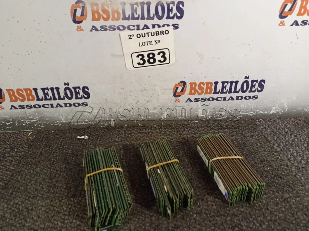 LOTE 383 - 01 LOTE COM VÁRIAS MEMORIAS PARA PC MARCAS E MODELOS DIVERSOS. (NO ESTADO) ATENÇÃO! FAZER A VISITAÇÃO ANTES DE ARREMATAR, NÃO SABEMOS SE FUNCIONA. LEILÃO NÃO TEM GARANTIA E NEM DEVOLUÇÃO, SUJEITO A POSSÍVEIS AVARIAS VISÍVEIS/OCULTAS E/OU AUSÊNCIA DE COMPONENTES.
