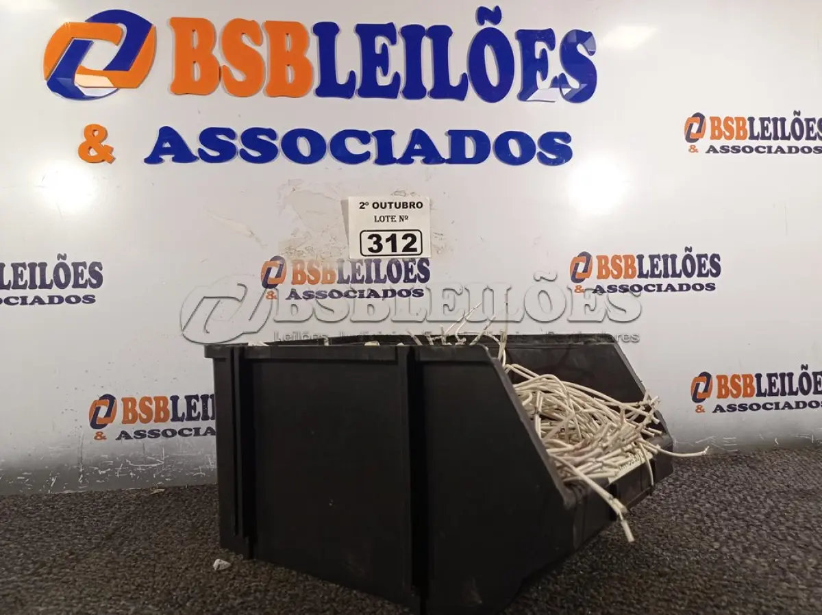 LOTE 312 - 01 LOTE COM GRANDE QUANTIDADE DE SOQUETES PARA LÂMPADAS DICROICA. (NO ESTADO) ATENÇÃO! FAZER A VISITAÇÃO ANTES DE ARREMATAR, NÃO SABEMOS SE FUNCIONA. LEILÃO NÃO TEM GARANTIA E NEM DEVOLUÇÃO, SUJEITO A POSSÍVEIS AVARIAS VISÍVEIS/OCULTAS E/OU AUSÊNCIA DE COMPONENTES.