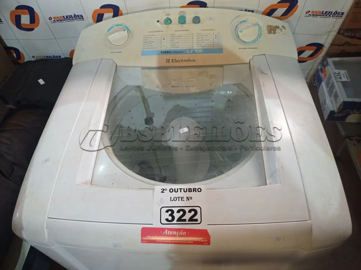 LOTE 322 - 01 MÁQUINA DE LAVAR ROUPAS MARCA ELECTROLUX 110V. (NO ESTADO) ATENÇÃO! FAZER A VISITAÇÃO ANTES DE ARREMATAR, NÃO SABEMOS SE FUNCIONA. LEILÃO NÃO TEM GARANTIA E NEM DEVOLUÇÃO, SUJEITO A POSSÍVEIS AVARIAS VISÍVEIS/OCULTAS E/OU AUSÊNCIA DE COMPONENTES.