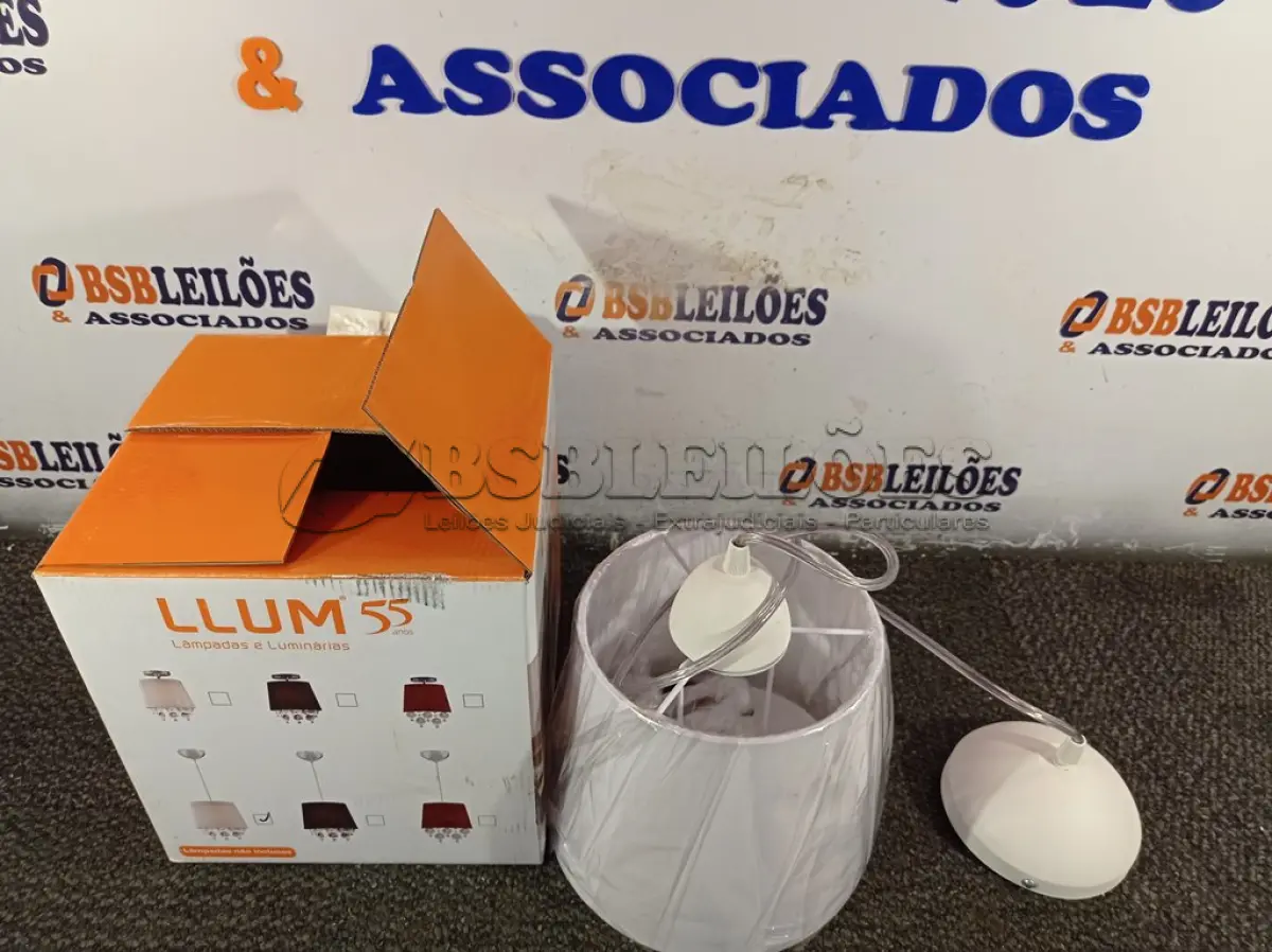LOTE 302 - 01 LUMINÁRIA PENDENTE SÃO PAULO. (NO ESTADO) ATENÇÃO! FAZER A VISITAÇÃO ANTES DE ARREMATAR, NÃO SABEMOS SE FUNCIONA. LEILÃO NÃO TEM GARANTIA E NEM DEVOLUÇÃO, SUJEITO A POSSÍVEIS AVARIAS VISÍVEIS/OCULTAS E/OU AUSÊNCIA DE COMPONENTES.