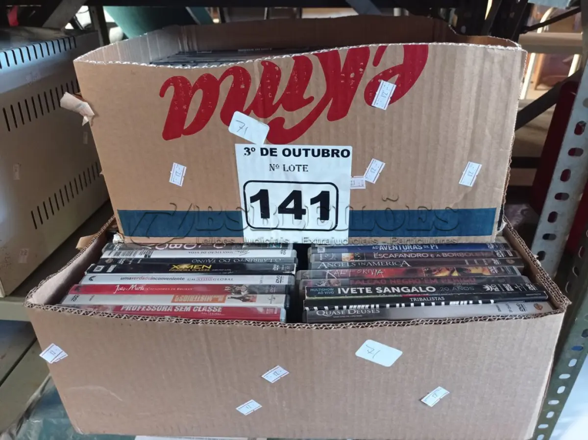 LOTE 141 - 01 LOTE COM GRANDE QUANTIDADE DE DVD’S TÍTULOS DIVERSOS. (NO ESTADO) ATENÇÃO! FAZER A VISITAÇÃO ANTES DE ARREMATAR, NÃO SABEMOS SE FUNCIONA. LEILÃO NÃO TEM GARANTIA E NEM DEVOLUÇÃO, SUJEITO A POSSÍVEIS AVARIAS VISÍVEIS/OCULTAS E/OU AUSÊNCIA DE COMPONENTES.