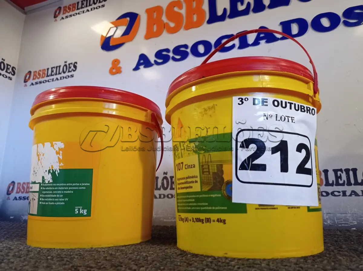 LOTE 212 - 01 BALDE DE SIKACRYL-203 5KG E 01 BALDE DE SIKA TOP-107 CINZA 4KG. (NO ESTADO) ATENÇÃO! FAZER A VISITAÇÃO ANTES DE ARREMATAR, NÃO SABEMOS SE FUNCIONA. LEILÃO NÃO TEM GARANTIA E NEM DEVOLUÇÃO, SUJEITO A POSSÍVEIS AVARIAS VISÍVEIS/OCULTAS E/OU AUSÊNCIA DE COMPONENTES.