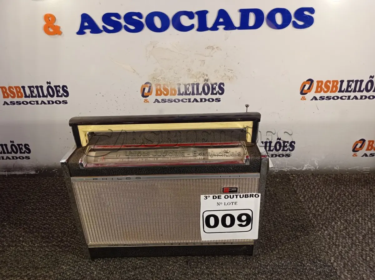 LOTE 009 - 01 RADIO TRANSISTOR MARCA PHILCO. (NO ESTADO) ATENÇÃO! FAZER A VISITAÇÃO ANTES DE ARREMATAR, NÃO SABEMOS SE FUNCIONA. LEILÃO NÃO TEM GARANTIA E NEM DEVOLUÇÃO, SUJEITO A POSSÍVEIS AVARIAS VISÍVEIS/OCULTAS E/OU AUSÊNCIA DE COMPONENTES.