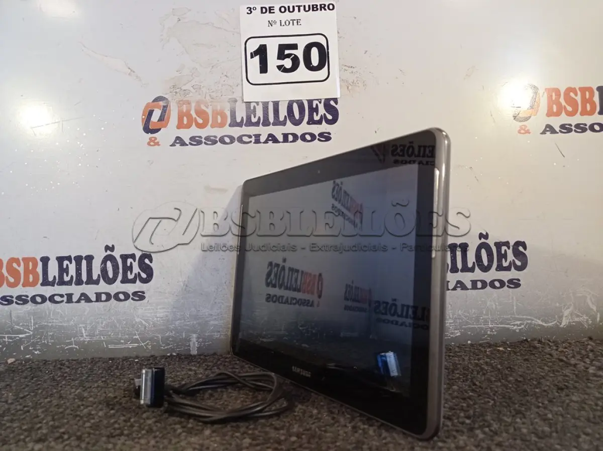 LOTE 150 - 01 TABLET SAMSUNG COM CABO. (NO ESTADO) ATENÇÃO! FAZER A VISITAÇÃO ANTES DE ARREMATAR, NÃO SABEMOS SE FUNCIONA. LEILÃO NÃO TEM GARANTIA E NEM DEVOLUÇÃO, SUJEITO A POSSÍVEIS AVARIAS VISÍVEIS/OCULTAS E/OU AUSÊNCIA DE COMPONENTES.