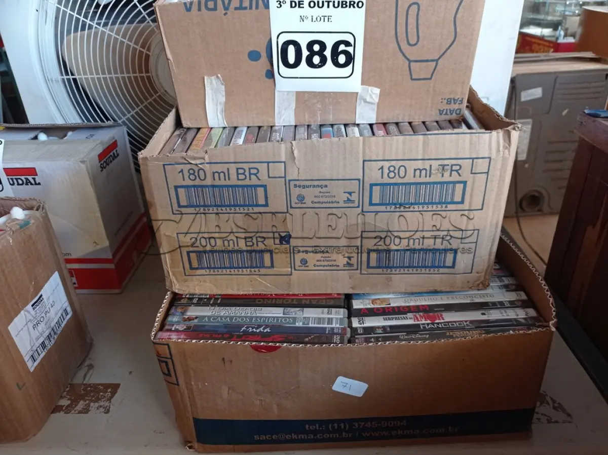 LOTE 086 - 01 LOTE COM GRANDE QUANTIDADE DE DVD’S TÍTULOS DIVERSOS. (NO ESTADO) ATENÇÃO! FAZER A VISITAÇÃO ANTES DE ARREMATAR, NÃO SABEMOS SE FUNCIONA. LEILÃO NÃO TEM GARANTIA E NEM DEVOLUÇÃO, SUJEITO A POSSÍVEIS AVARIAS VISÍVEIS/OCULTAS E/OU AUSÊNCIA DE COMPONENTES.