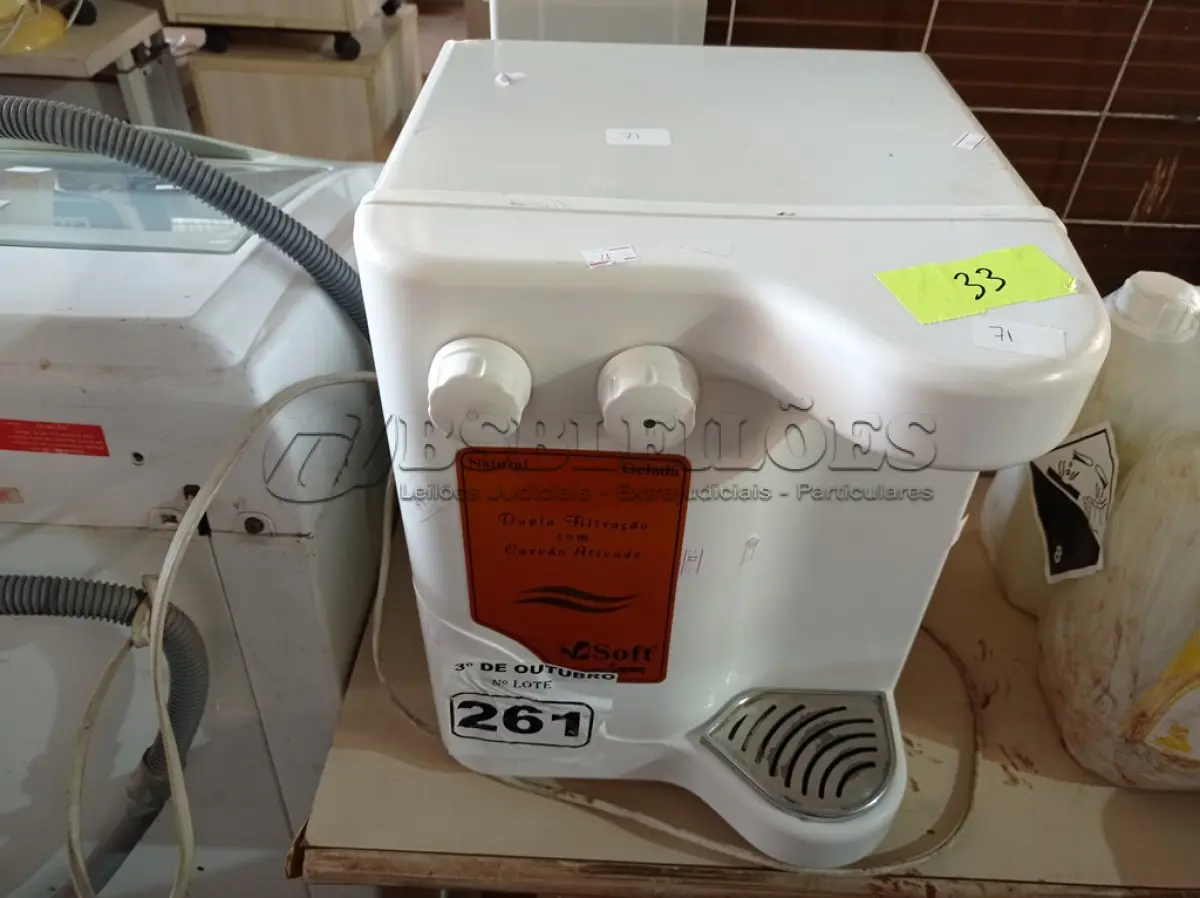 LOTE 261 - 01 PURIFICADOR DE ÁGUA MARCA SOFT. (NO ESTADO) ATENÇÃO! FAZER A VISITAÇÃO ANTES DE ARREMATAR, NÃO SABEMOS SE FUNCIONA. LEILÃO NÃO TEM GARANTIA E NEM DEVOLUÇÃO, SUJEITO A POSSÍVEIS AVARIAS VISÍVEIS/OCULTAS E/OU AUSÊNCIA DE COMPONENTES.