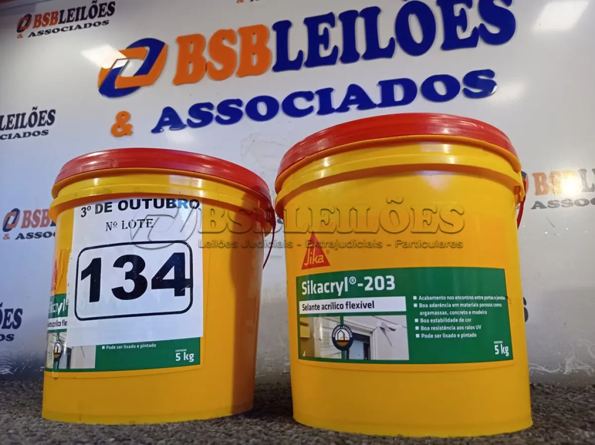 LOTE 134 - 02 GALÕES SIKACRYL-203, SELANTE ACRÍLICO FLEXÍVEL. (NO ESTADO) ATENÇÃO! FAZER A VISITAÇÃO ANTES DE ARREMATAR, NÃO SABEMOS SE FUNCIONA. LEILÃO NÃO TEM GARANTIA E NEM DEVOLUÇÃO, SUJEITO A POSSÍVEIS AVARIAS VISÍVEIS/OCULTAS E/OU AUSÊNCIA DE COMPONENTES.