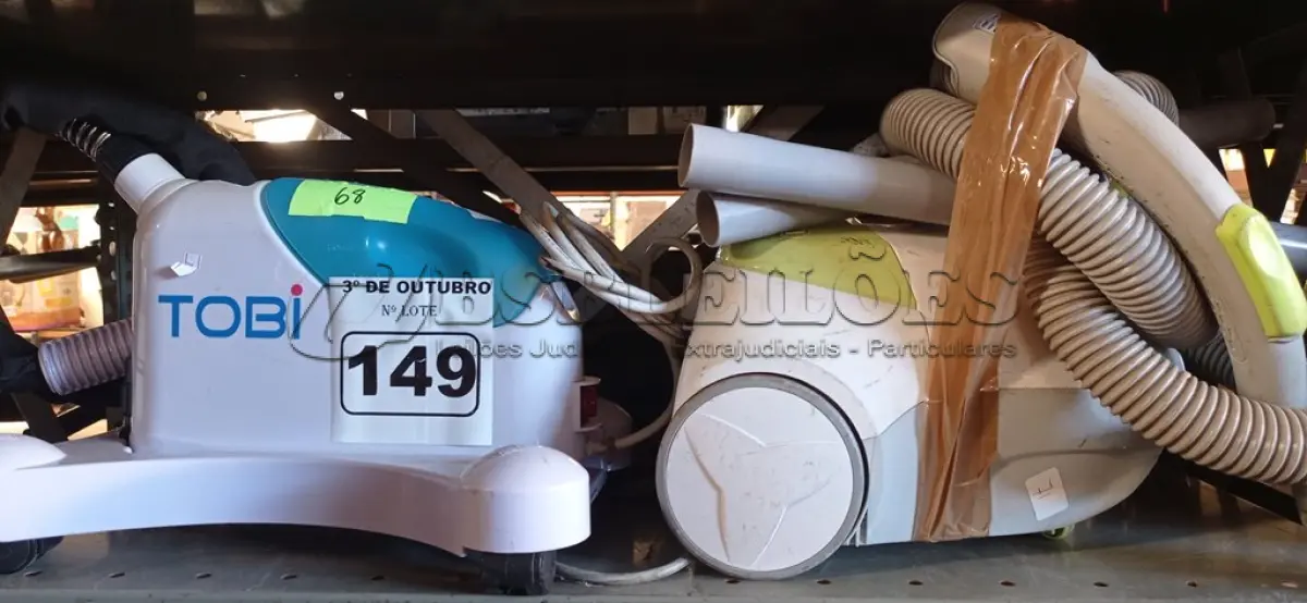 LOTE 149 - 01 FERRO A VAPOR E 01 ASPIRADOR DE PÓ MARCAS E MODELOS DIVERSOS. (NO ESTADO) ATENÇÃO! FAZER A VISITAÇÃO ANTES DE ARREMATAR, NÃO SABEMOS SE FUNCIONA. LEILÃO NÃO TEM GARANTIA E NEM DEVOLUÇÃO, SUJEITO A POSSÍVEIS AVARIAS VISÍVEIS/OCULTAS E/OU AUSÊNCIA DE COMPONENTES.