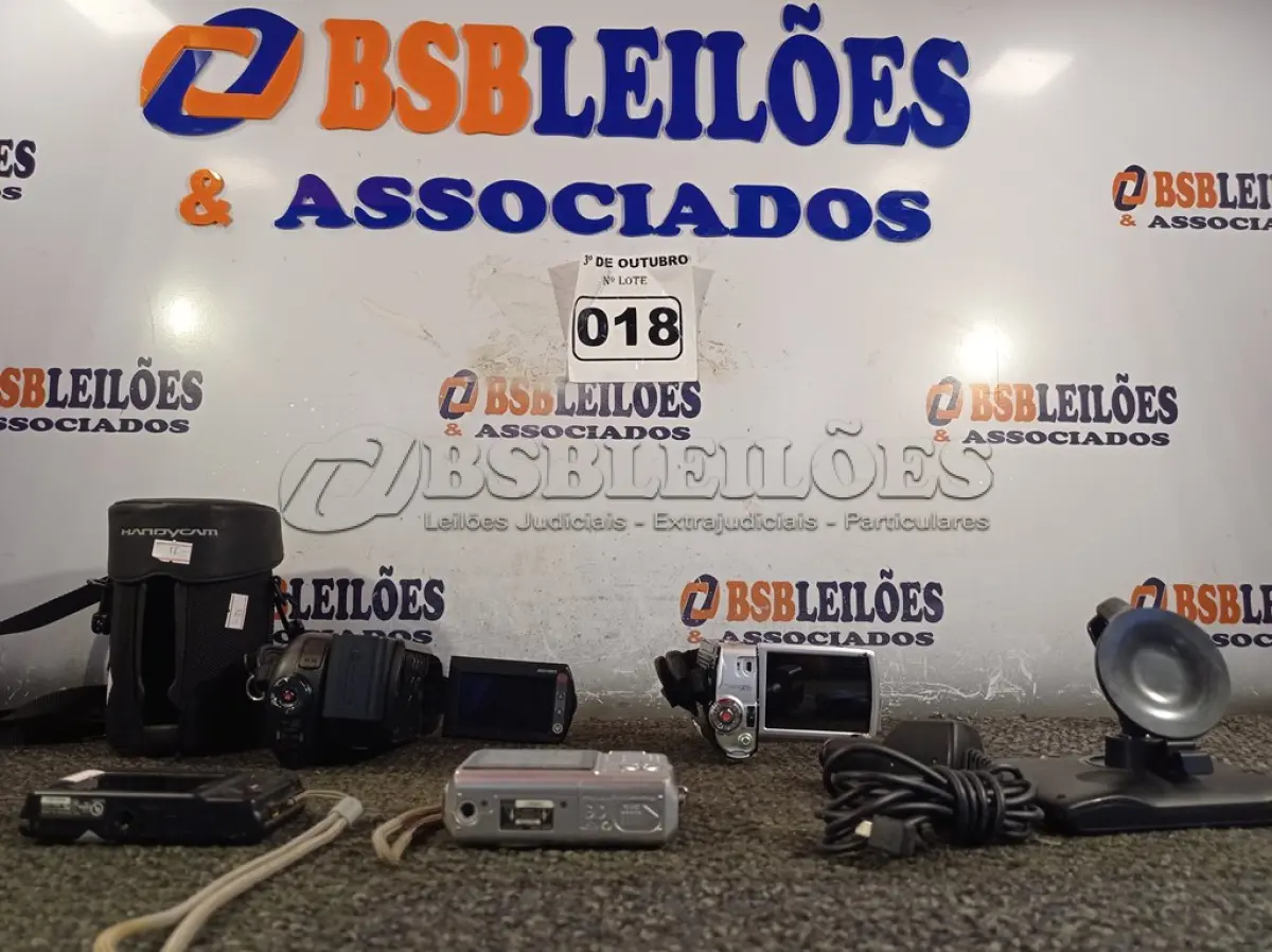 LOTE 018 - 02 FILMADORAS, 02 CÂMERAS FOTOGRÁFICAS E 01 GPS MARCAS E MODELOS DIVERSOS. (NO ESTADO) ATENÇÃO! FAZER A VISITAÇÃO ANTES DE ARREMATAR, NÃO SABEMOS SE FUNCIONA. LEILÃO NÃO TEM GARANTIA E NEM DEVOLUÇÃO, SUJEITO A POSSÍVEIS AVARIAS VISÍVEIS/OCULTAS E/OU AUSÊNCIA DE COMPONENTES.