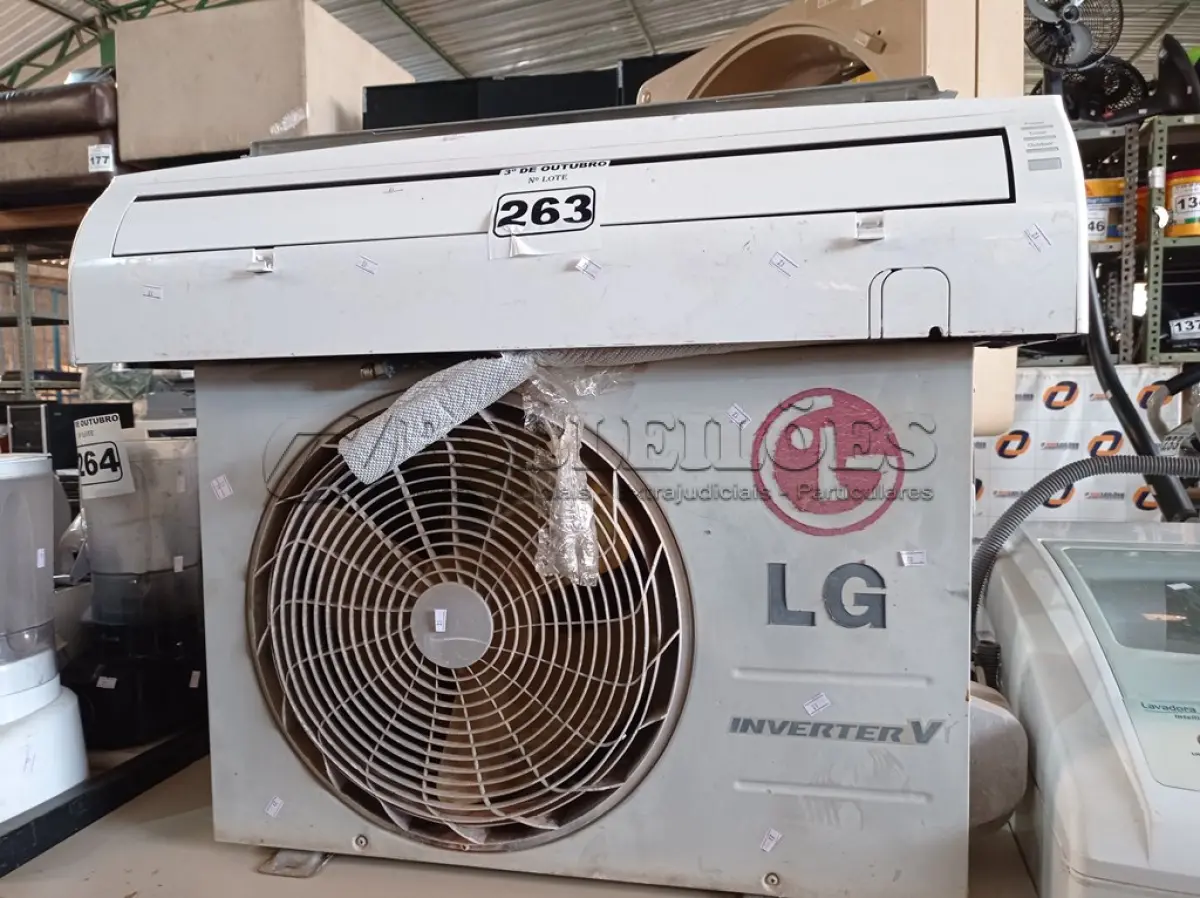 LOTE 263 - 01 AR-CONDICIONADO MARCA LG 12.000BTU. (NO ESTADO) ATENÇÃO! FAZER A VISITAÇÃO ANTES DE ARREMATAR, NÃO SABEMOS SE FUNCIONA. LEILÃO NÃO TEM GARANTIA E NEM DEVOLUÇÃO, SUJEITO A POSSÍVEIS AVARIAS VISÍVEIS/OCULTAS E/OU AUSÊNCIA DE COMPONENTES.