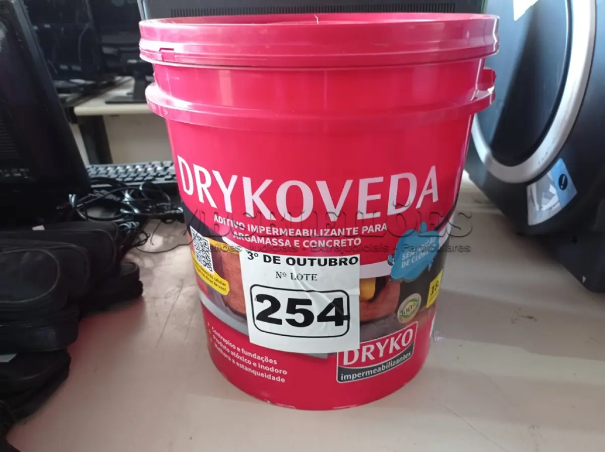 LOTE 254 - 01 BALDE DE DRYKOVEDA, ADITIVO IMPERMEABILIZANTE PARA CONCRETO E ARGAMASSA 18L. (NO ESTADO) ATENÇÃO! FAZER A VISITAÇÃO ANTES DE ARREMATAR, NÃO SABEMOS SE FUNCIONA. LEILÃO NÃO TEM GARANTIA E NEM DEVOLUÇÃO, SUJEITO A POSSÍVEIS AVARIAS VISÍVEIS/OCULTAS E/OU AUSÊNCIA DE COMPONENTES.