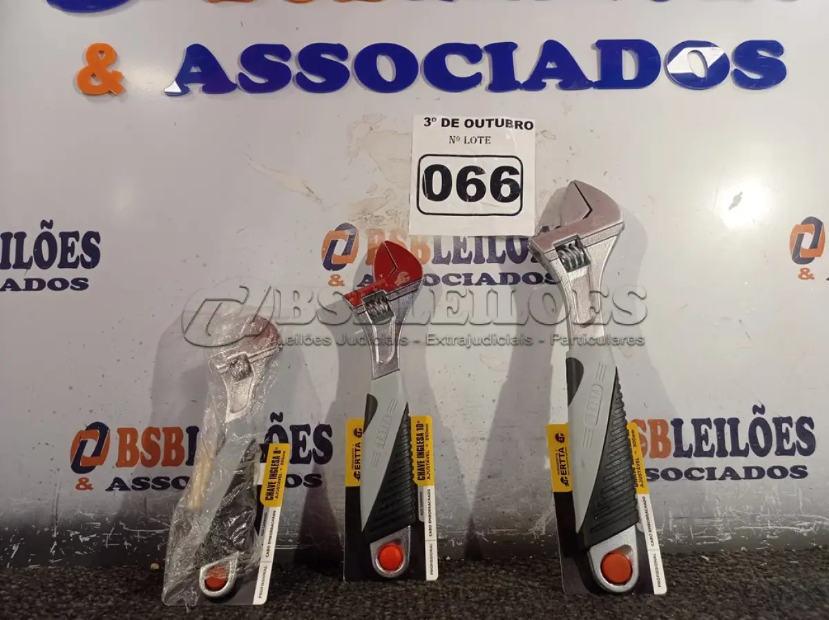 LOTE 066 - 01 KIT DE CHAVE INGLESA. (NO ESTADO) ATENÇÃO! FAZER A VISITAÇÃO ANTES DE ARREMATAR, NÃO SABEMOS SE FUNCIONA. LEILÃO NÃO TEM GARANTIA E NEM DEVOLUÇÃO, SUJEITO A POSSÍVEIS AVARIAS VISÍVEIS/OCULTAS E/OU AUSÊNCIA DE COMPONENTES.
