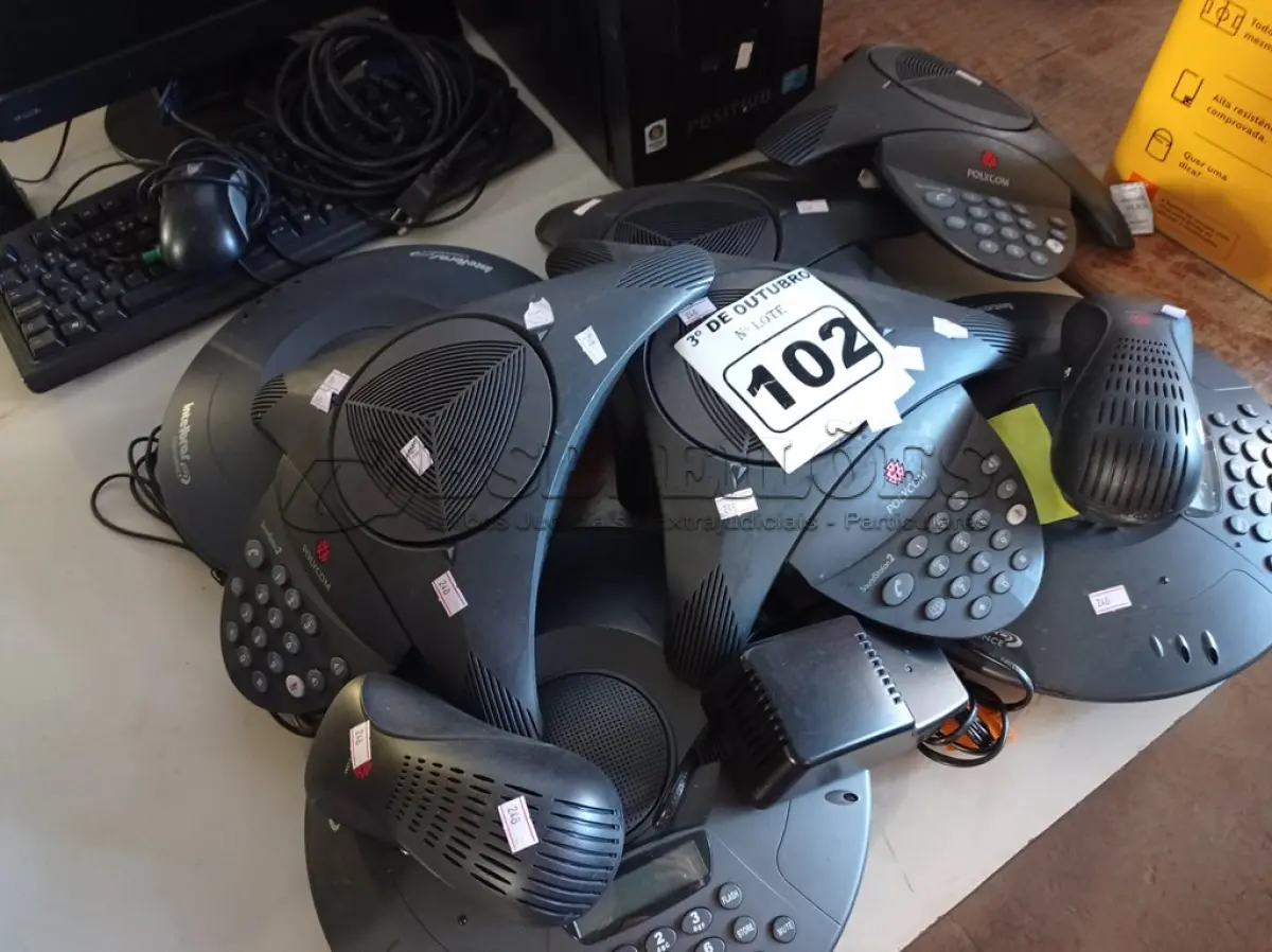 LOTE 102 - 01 LOTE COM VÁRIOS APARELHOS DE AUDIOCONFERÊNCIA. (NO ESTADO) ATENÇÃO! FAZER A VISITAÇÃO ANTES DE ARREMATAR, NÃO SABEMOS SE FUNCIONA. LEILÃO NÃO TEM GARANTIA E NEM DEVOLUÇÃO, SUJEITO A POSSÍVEIS AVARIAS VISÍVEIS/OCULTAS E/OU AUSÊNCIA DE COMPONENTES.