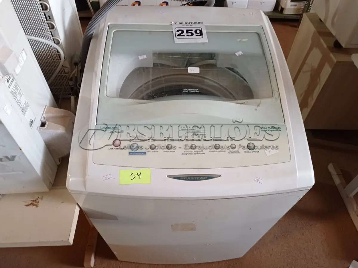 LOTE 259 - 01 LAVADORA MARCA BRASTEMP 220V. (NO ESTADO) ATENÇÃO! FAZER A VISITAÇÃO ANTES DE ARREMATAR, NÃO SABEMOS SE FUNCIONA. LEILÃO NÃO TEM GARANTIA E NEM DEVOLUÇÃO, SUJEITO A POSSÍVEIS AVARIAS VISÍVEIS/OCULTAS E/OU AUSÊNCIA DE COMPONENTES.