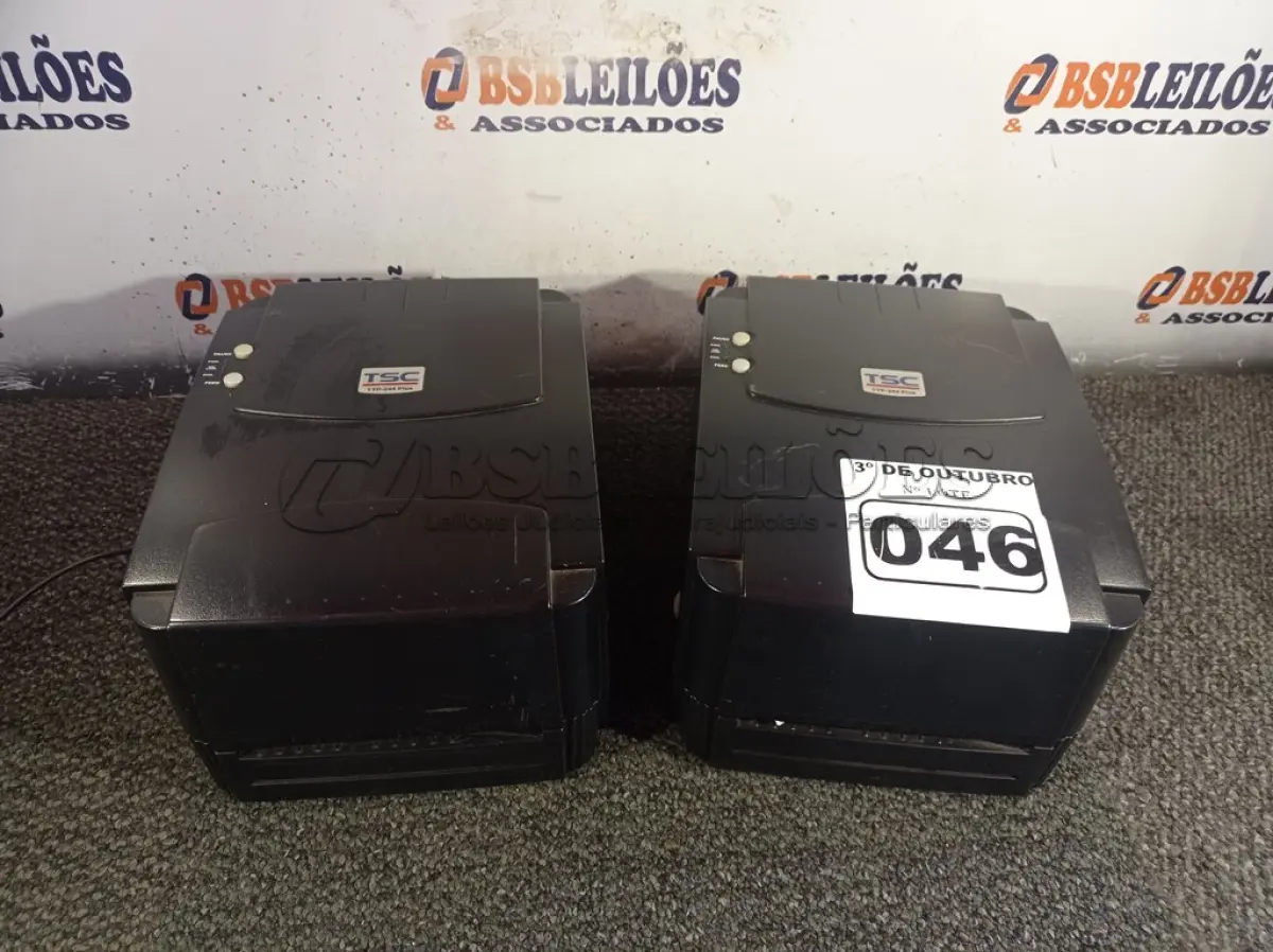 LOTE 046 - 02 IMPRESSORAS DE ETIQUETAS MARCAS TSC SENDO 01 COM FONTE. (NO ESTADO) ATENÇÃO! FAZER A VISITAÇÃO ANTES DE ARREMATAR, NÃO SABEMOS SE FUNCIONA. LEILÃO NÃO TEM GARANTIA E NEM DEVOLUÇÃO, SUJEITO A POSSÍVEIS AVARIAS VISÍVEIS/OCULTAS E/OU AUSÊNCIA DE COMPONENTES.