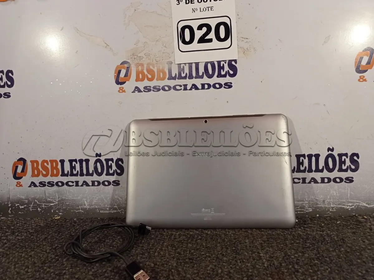LOTE 020 - 01 TABLET SAMSUNG COM CABO. (NO ESTADO) ATENÇÃO! FAZER A VISITAÇÃO ANTES DE ARREMATAR, NÃO SABEMOS SE FUNCIONA. LEILÃO NÃO TEM GARANTIA E NEM DEVOLUÇÃO, SUJEITO A POSSÍVEIS AVARIAS VISÍVEIS/OCULTAS E/OU AUSÊNCIA DE COMPONENTES.