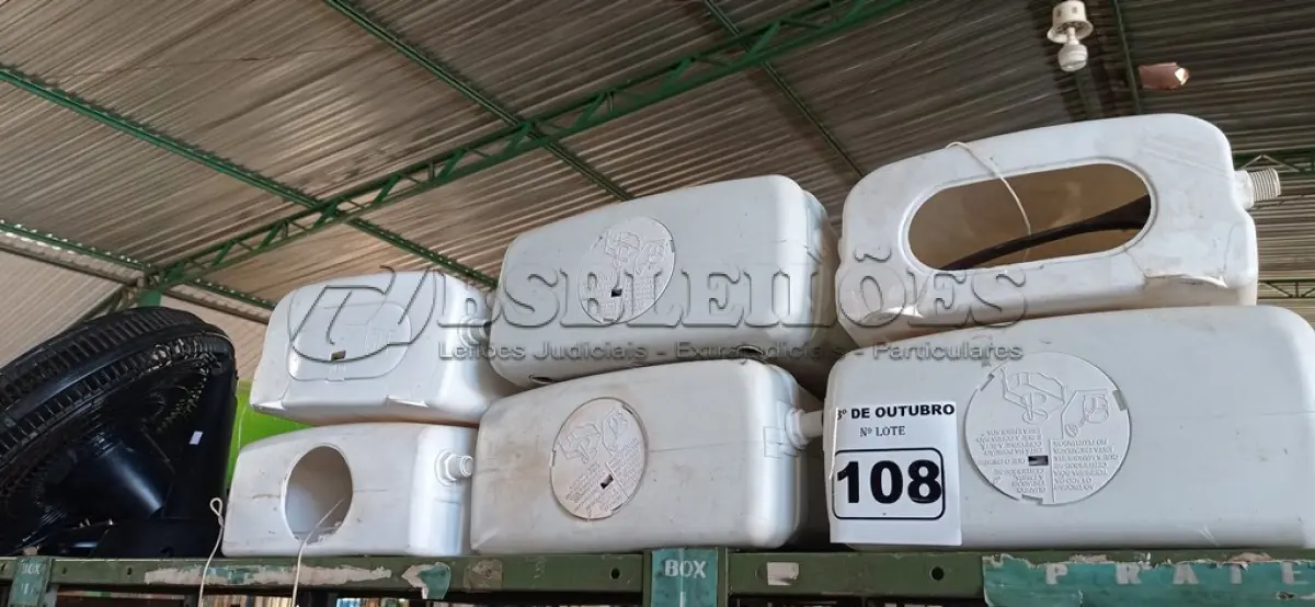 LOTE 108 - 06 CAIXAS DE DESCARGA MARCAS E MODELOS DIVERSOS. (NO ESTADO) ATENÇÃO! FAZER A VISITAÇÃO ANTES DE ARREMATAR, NÃO SABEMOS SE FUNCIONA. LEILÃO NÃO TEM GARANTIA E NEM DEVOLUÇÃO, SUJEITO A POSSÍVEIS AVARIAS VISÍVEIS/OCULTAS E/OU AUSÊNCIA DE COMPONENTES.