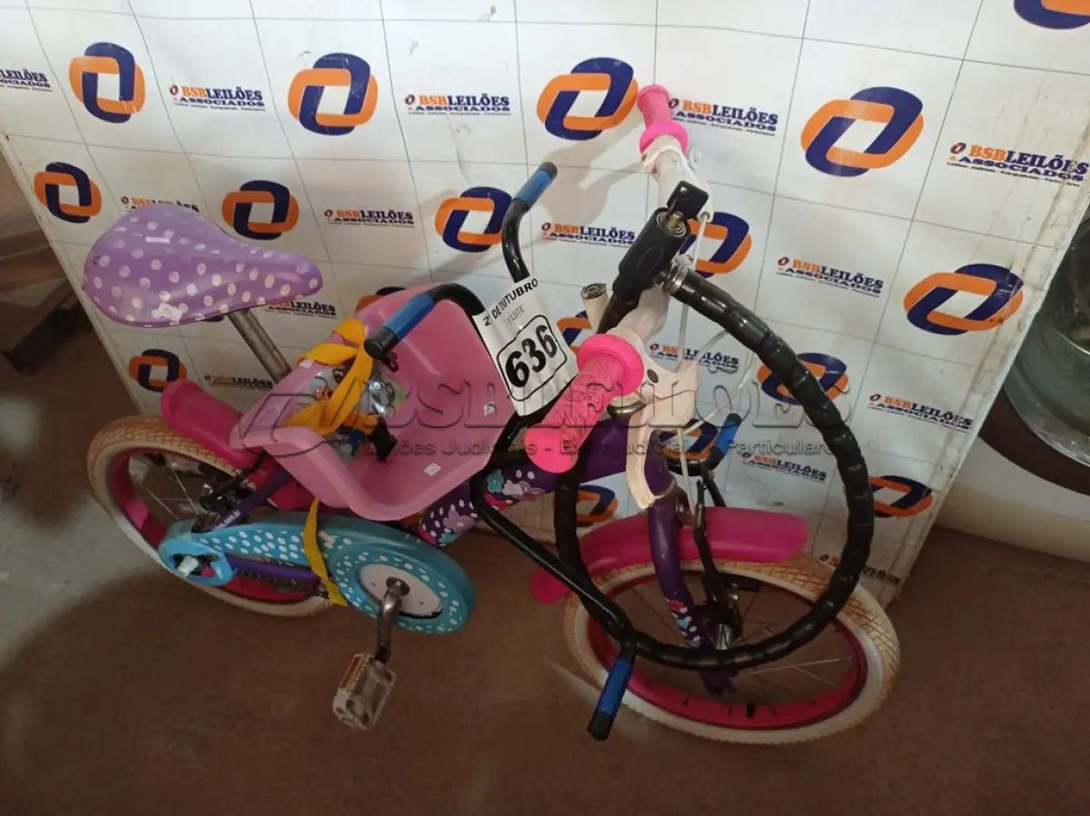 LOTE 636 - 01 BICICLETA INFANTIL ARO 16, 01 CADEIRINHA E 01 CADEADO. (NO ESTADO) ATENÇÃO! FAZER A VISITAÇÃO ANTES DE ARREMATAR, NÃO SABEMOS SE FUNCIONA. LEILÃO NÃO TEM GARANTIA E NEM DEVOLUÇÃO, SUJEITO A POSSÍVEIS AVARIAS VISÍVEIS/OCULTAS E/OU AUSÊNCIA DE COMPONENTES.