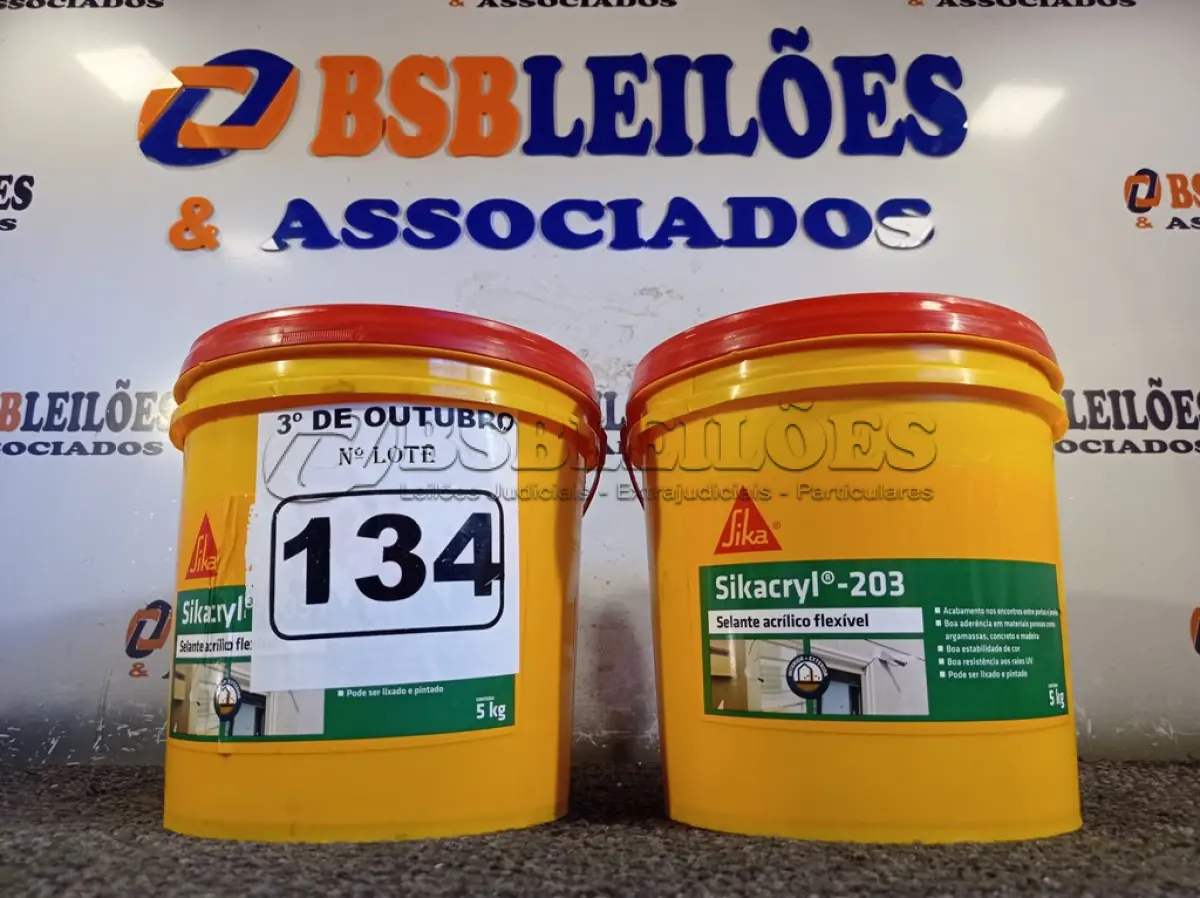LOTE 134 - 02 GALÕES SIKACRYL-203, SELANTE ACRÍLICO FLEXÍVEL. (NO ESTADO) ATENÇÃO! FAZER A VISITAÇÃO ANTES DE ARREMATAR, NÃO SABEMOS SE FUNCIONA. LEILÃO NÃO TEM GARANTIA E NEM DEVOLUÇÃO, SUJEITO A POSSÍVEIS AVARIAS VISÍVEIS/OCULTAS E/OU AUSÊNCIA DE COMPONENTES.