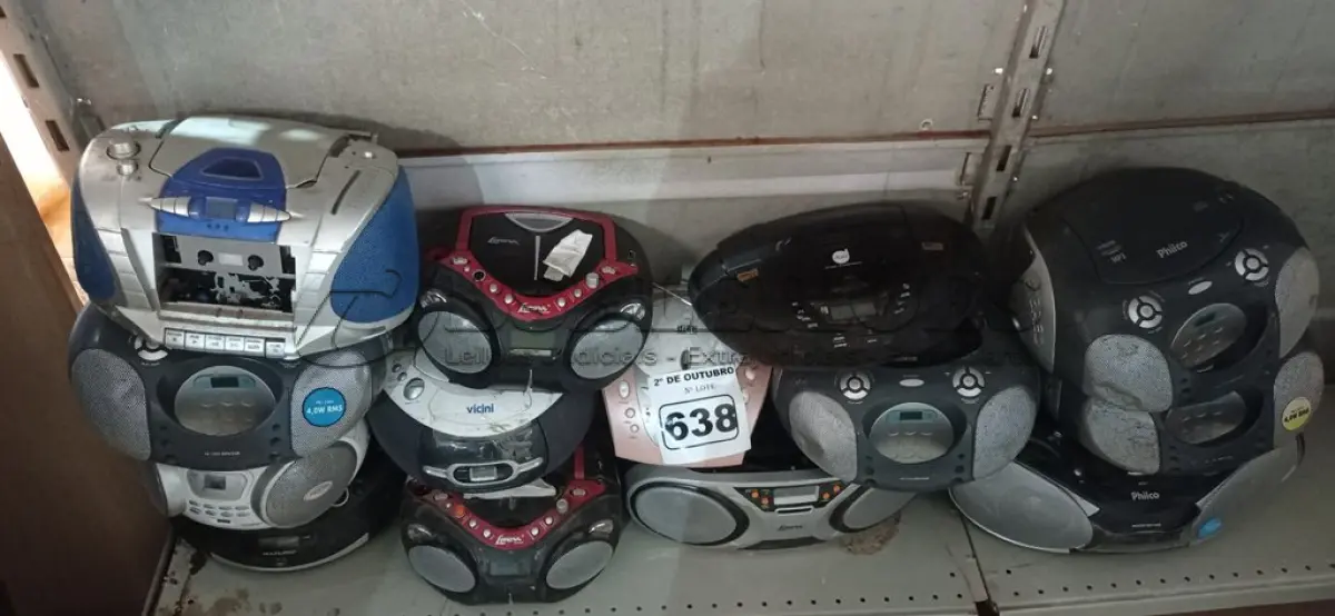 LOTE 638 - 14 APARELHOS DE SOM MARCAS E MODELOS DIVERSOS. (NO ESTADO) ATENÇÃO! FAZER A VISITAÇÃO ANTES DE ARREMATAR, NÃO SABEMOS SE FUNCIONA. LEILÃO NÃO TEM GARANTIA E NEM DEVOLUÇÃO, SUJEITO A POSSÍVEIS AVARIAS VISÍVEIS/OCULTAS E/OU AUSÊNCIA DE COMPONENTES.
