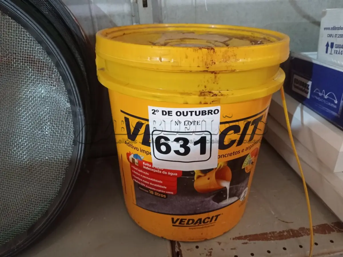 LOTE 631 - 01 BALDE DE VEDACIT, ADITIVO IMPERMEABILIZANTE PARA CONCRETOS E ARGAMASSAS 18L. (NO ESTADO) ATENÇÃO! FAZER A VISITAÇÃO ANTES DE ARREMATAR, NÃO SABEMOS SE FUNCIONA. LEILÃO NÃO TEM GARANTIA E NEM DEVOLUÇÃO, SUJEITO A POSSÍVEIS AVARIAS VISÍVEIS/OCULTAS E/OU AUSÊNCIA DE COMPONENTES.