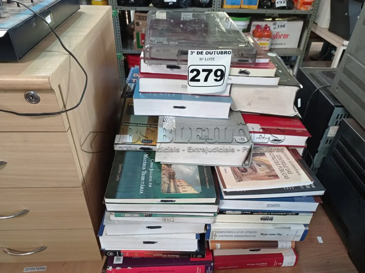 LOTE 279 - 01 LOTE COM LIVROS DIVERSOS. (NO ESTADO) ATENÇÃO! FAZER A VISITAÇÃO ANTES DE ARREMATAR, NÃO SABEMOS SE FUNCIONA. LEILÃO NÃO TEM GARANTIA E NEM DEVOLUÇÃO, SUJEITO A POSSÍVEIS AVARIAS VISÍVEIS/OCULTAS E/OU AUSÊNCIA DE COMPONENTES.