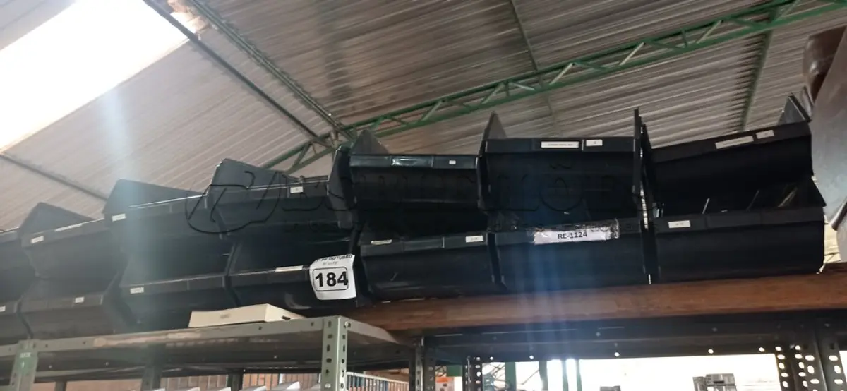 LOTE 184 - 14 CAÇAMBAS ORGANIZADORAS DE PLÁSTICO. (NO ESTADO) ATENÇÃO! FAZER A VISITAÇÃO ANTES DE ARREMATAR, NÃO SABEMOS SE FUNCIONA. LEILÃO NÃO TEM GARANTIA E NEM DEVOLUÇÃO, SUJEITO A POSSÍVEIS AVARIAS VISÍVEIS/OCULTAS E/OU AUSÊNCIA DE COMPONENTES.