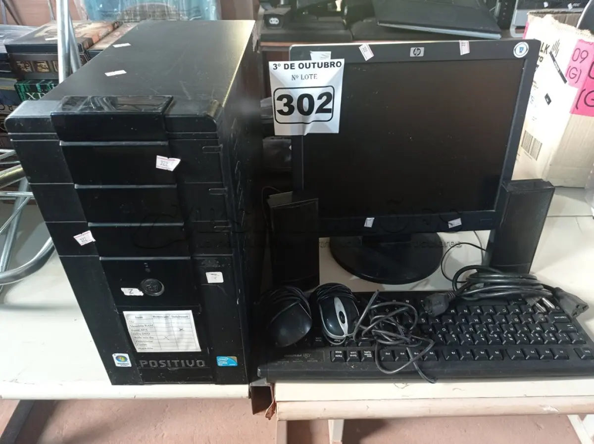 LOTE 302 - 01 CPU, 01 MONITOR, 01 TECLADO E 01 MOUSE. (NO ESTADO) ATENÇÃO! FAZER A VISITAÇÃO ANTES DE ARREMATAR, NÃO SABEMOS SE FUNCIONA. LEILÃO NÃO TEM GARANTIA E NEM DEVOLUÇÃO, SUJEITO A POSSÍVEIS AVARIAS VISÍVEIS/OCULTAS E/OU AUSÊNCIA DE COMPONENTES.