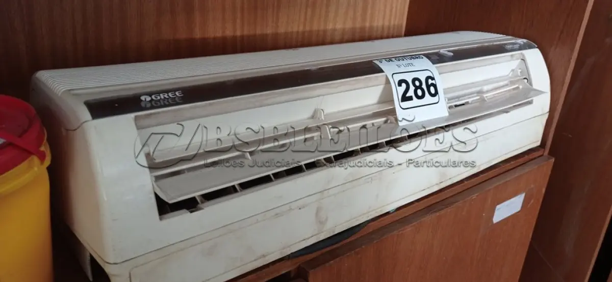 LOTE 286 - 01 EVAPORADORA MARCA GREE. (NO ESTADO) ATENÇÃO! FAZER A VISITAÇÃO ANTES DE ARREMATAR, NÃO SABEMOS SE FUNCIONA. LEILÃO NÃO TEM GARANTIA E NEM DEVOLUÇÃO, SUJEITO A POSSÍVEIS AVARIAS VISÍVEIS/OCULTAS E/OU AUSÊNCIA DE COMPONENTES.